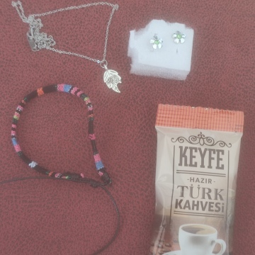 Kolye Bileklik Küpe 